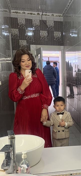 Платья красном цвете