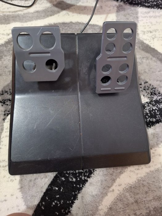 Vând volan logitech