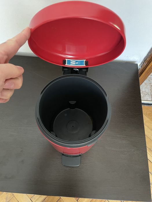 Продавам кошче за боклук за стая/офис/баня - барабантия 5л червено