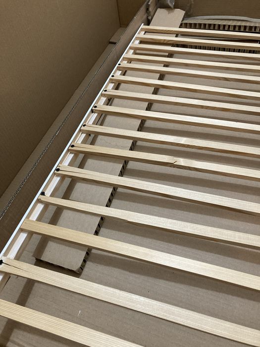 Patut, saltea + 2 seturi de lenjerie