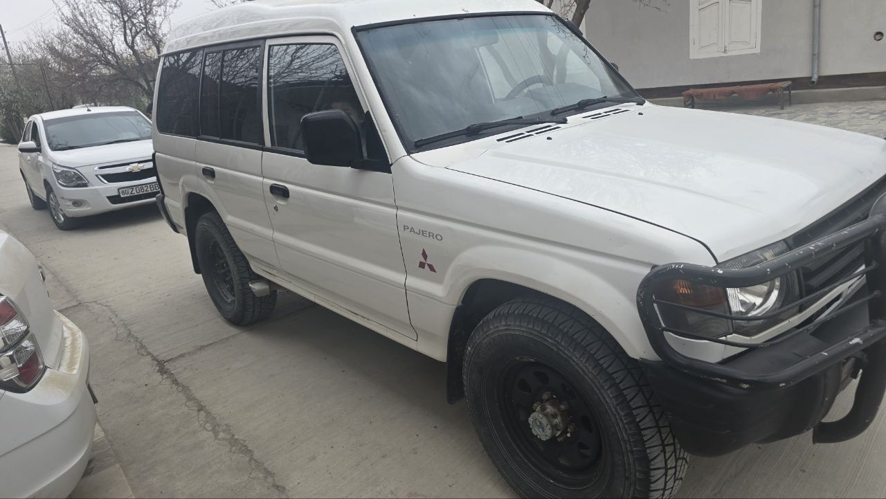 Mitsubishi pajero sotiladi
