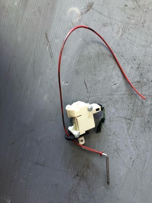 motoras deschidere usa  rezervor audi a4 b7