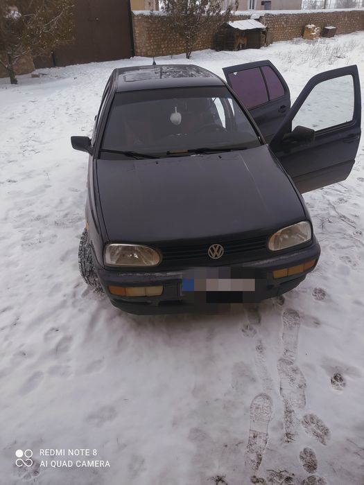 Продается ГОЛЬФ 3️⃣
Объем 1.6
Механика 
Резина зимняя и летние есть
Со