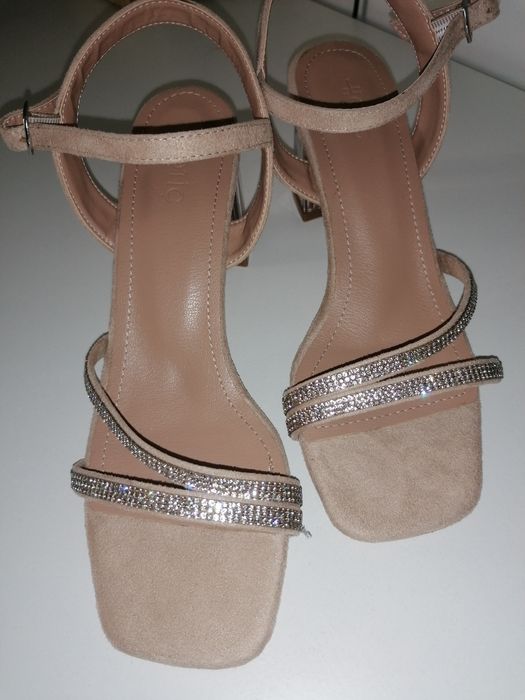 Sandale bej, noi