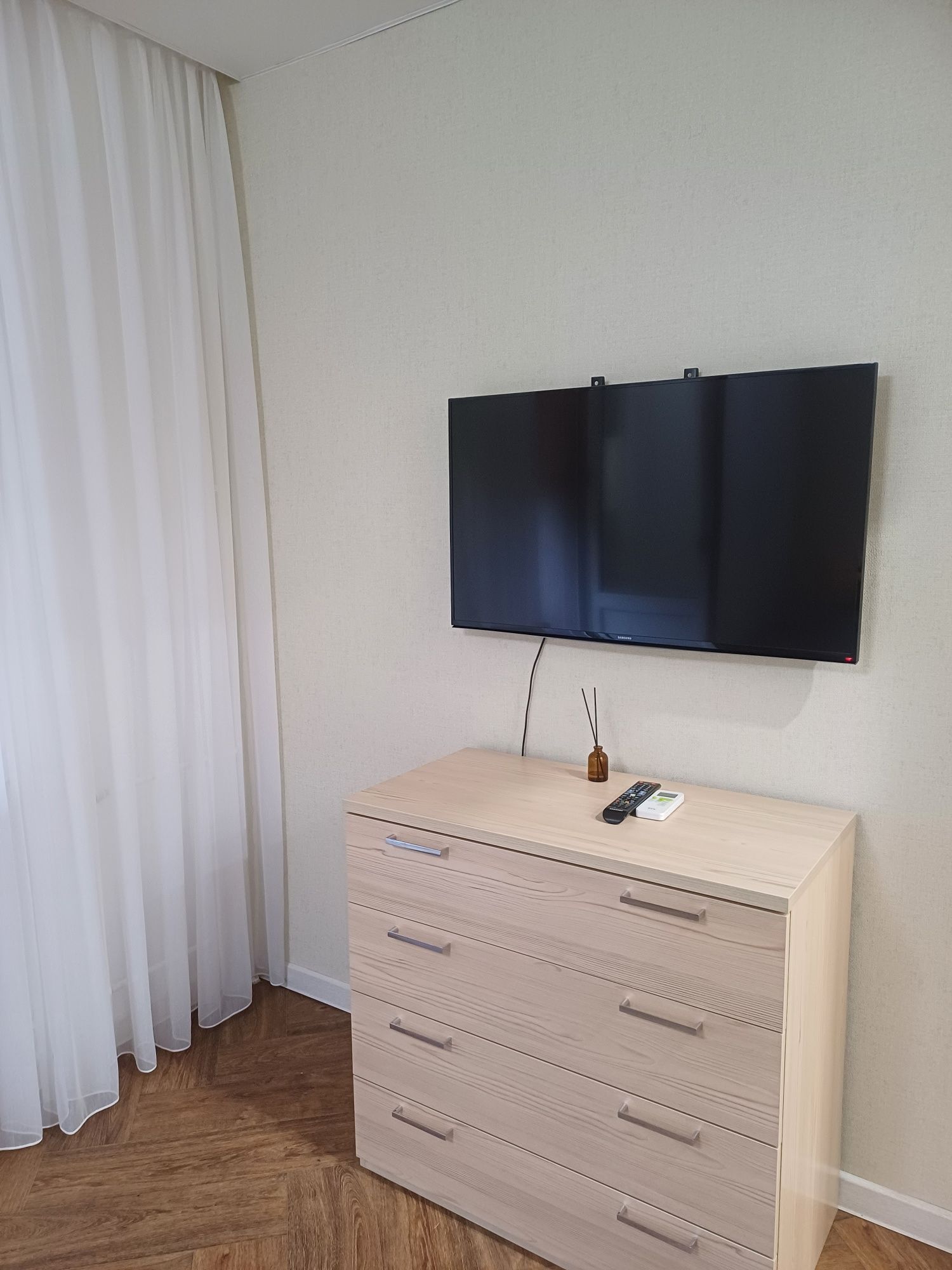Срочно продается 1 ком квартира в 10 микр, 12 дом , 1 эт