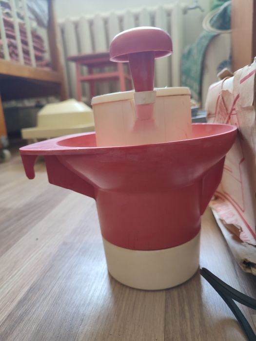 Устройство для удаления косточек из вишни.