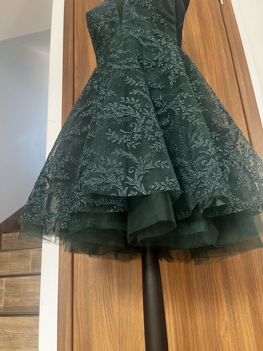 Официална рокля в зелено