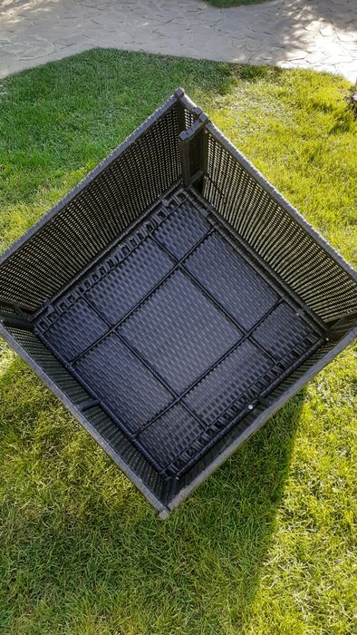 Vind coltar,scaune si masa din ratan