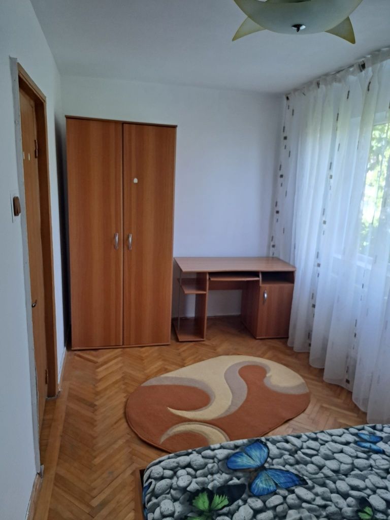 Propietar, vănd apartament 2 camere semidecomandat.
