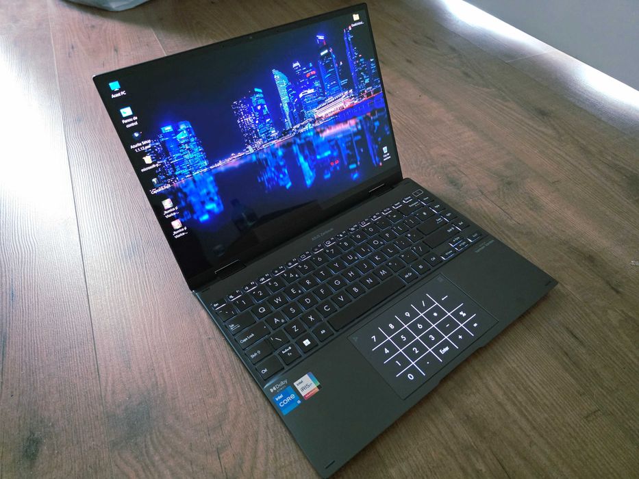 ASUS ZenBook 14 OLED Touch Flip, Intel Core i5-12500H.