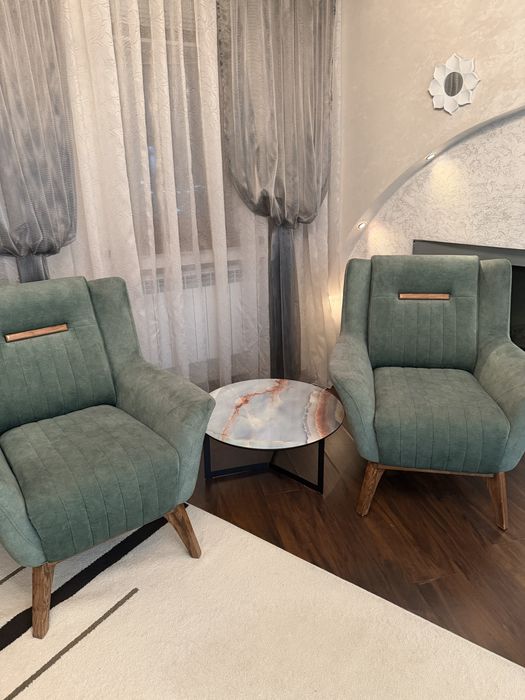 Продам два кресла и столик