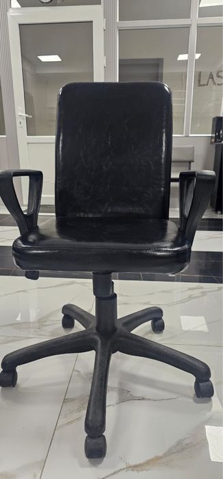 Кресла офисные 2 шт