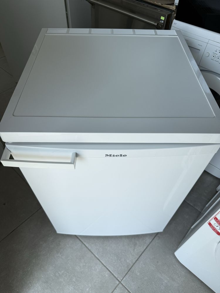 Малък хладилник с камера Miele КАТО НОВ