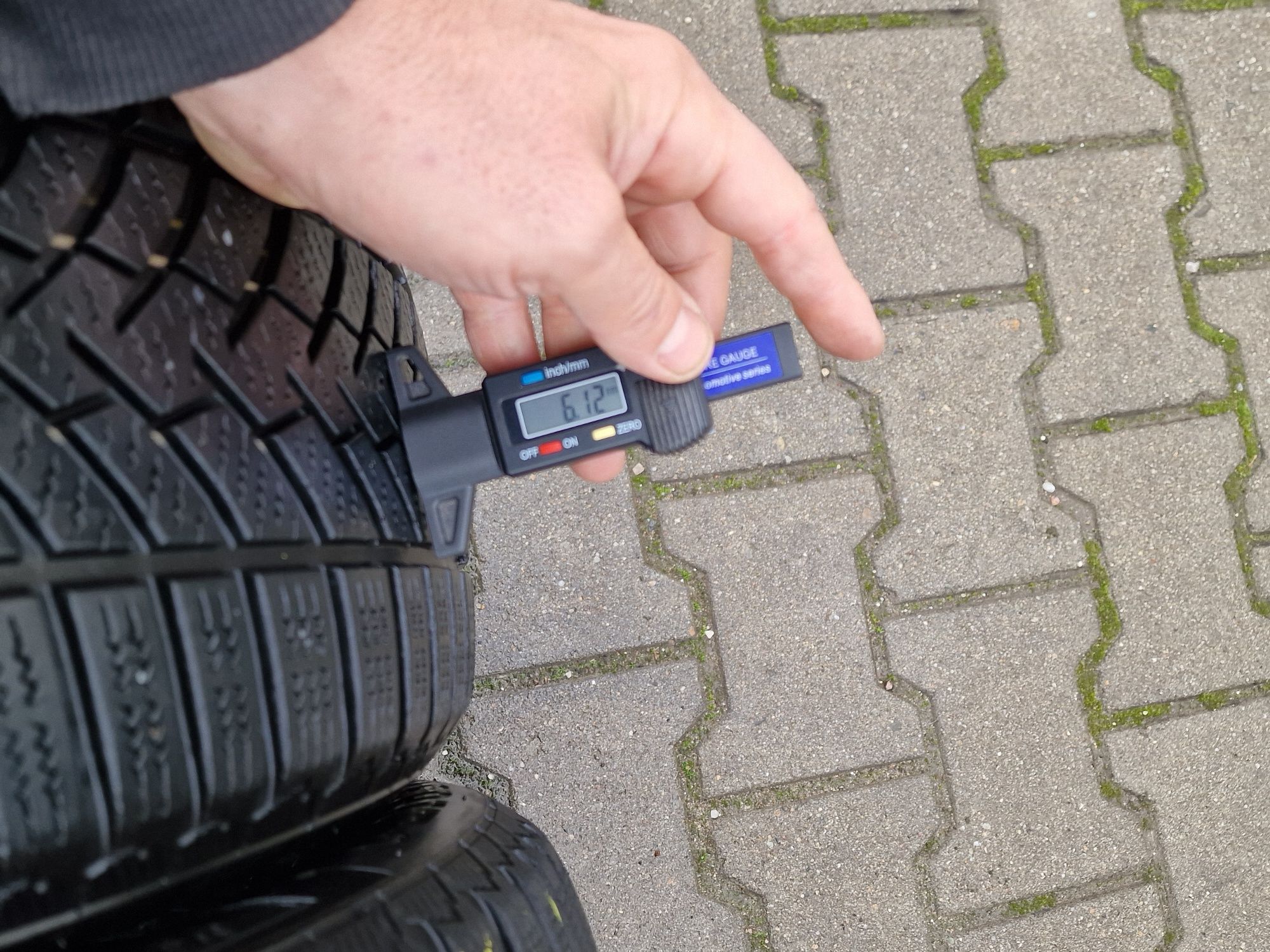 215 55 17 simperit 2бр.