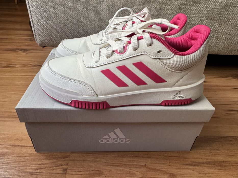 Дамски кецове adidas 37,5 номер