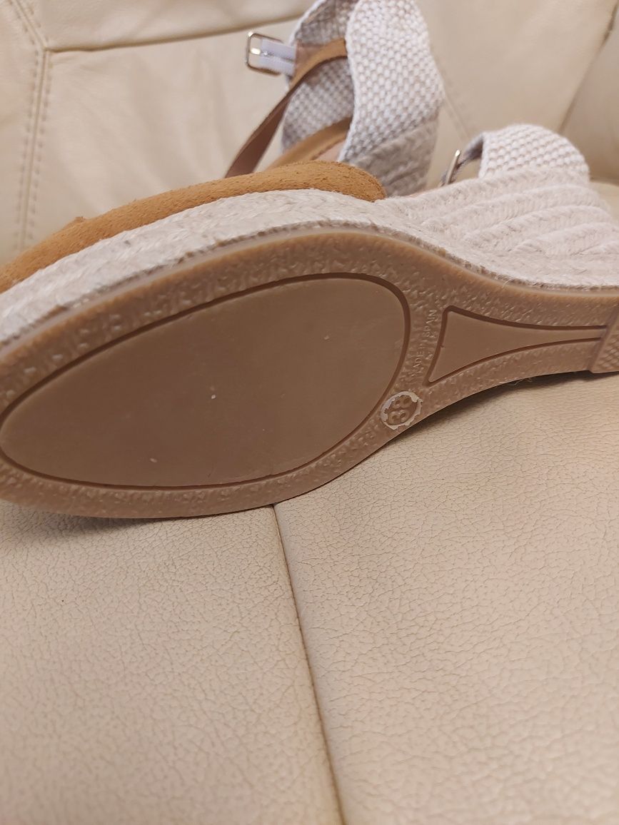 Espadrile noi  Spania marimea 38 piele exterior si interior