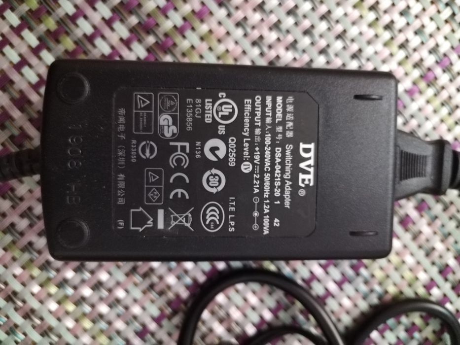 Alimentator 19v, 2.21 A