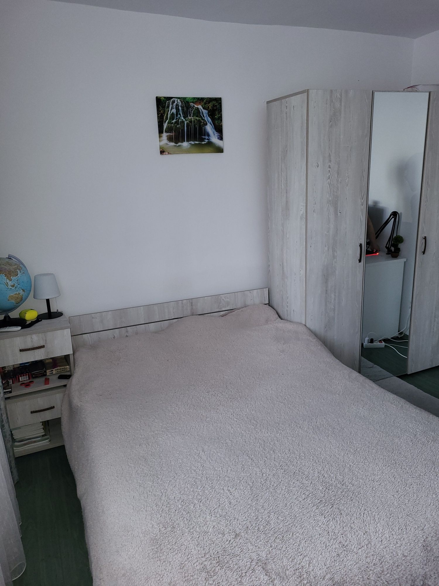 Vand apartament cu doua camere etaj 2