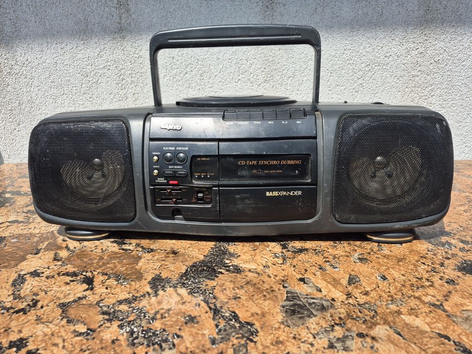 Radio Casetofon cu CD marca Sanyo,model MCD 216L,made in Germany