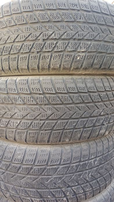Продам комплект шины (липучка) Hankook Made in Korea 235.60.R16