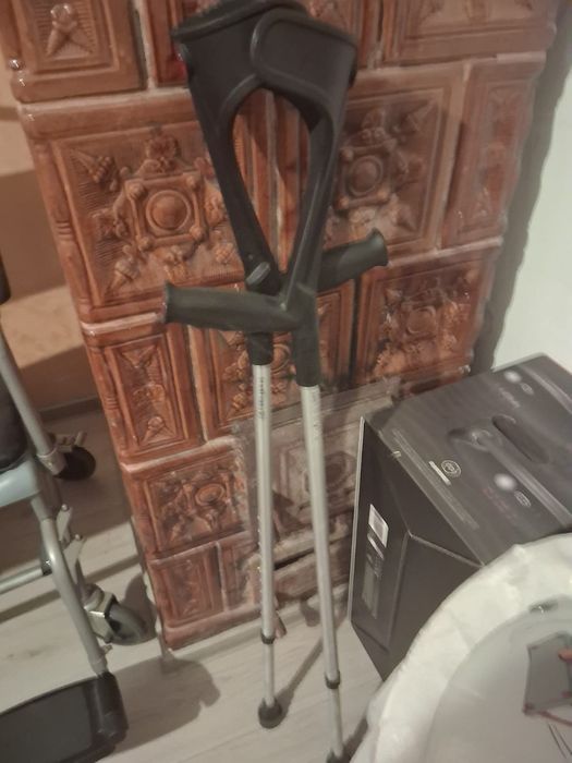 Vând cârje aluminiu