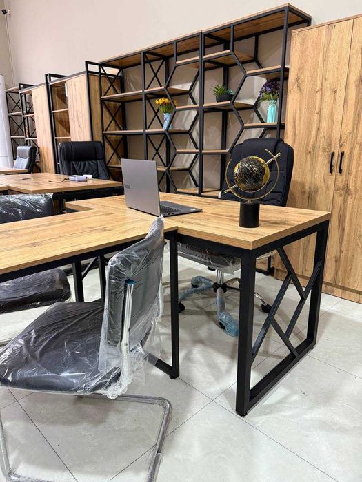 Комплект руководителя в стиле лофт в наличии