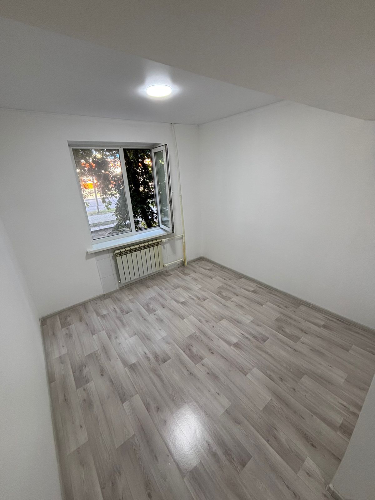 СРОЧНО!!! Продам 1 ком.кв., р-н 11 мкр, 1/9 этаж, панельный дом, 20 кв