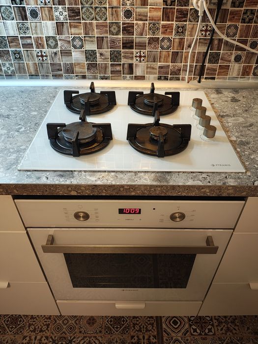 Vând cuptor electric și plită gaz incorporabile marca PYRAMIS stare FB