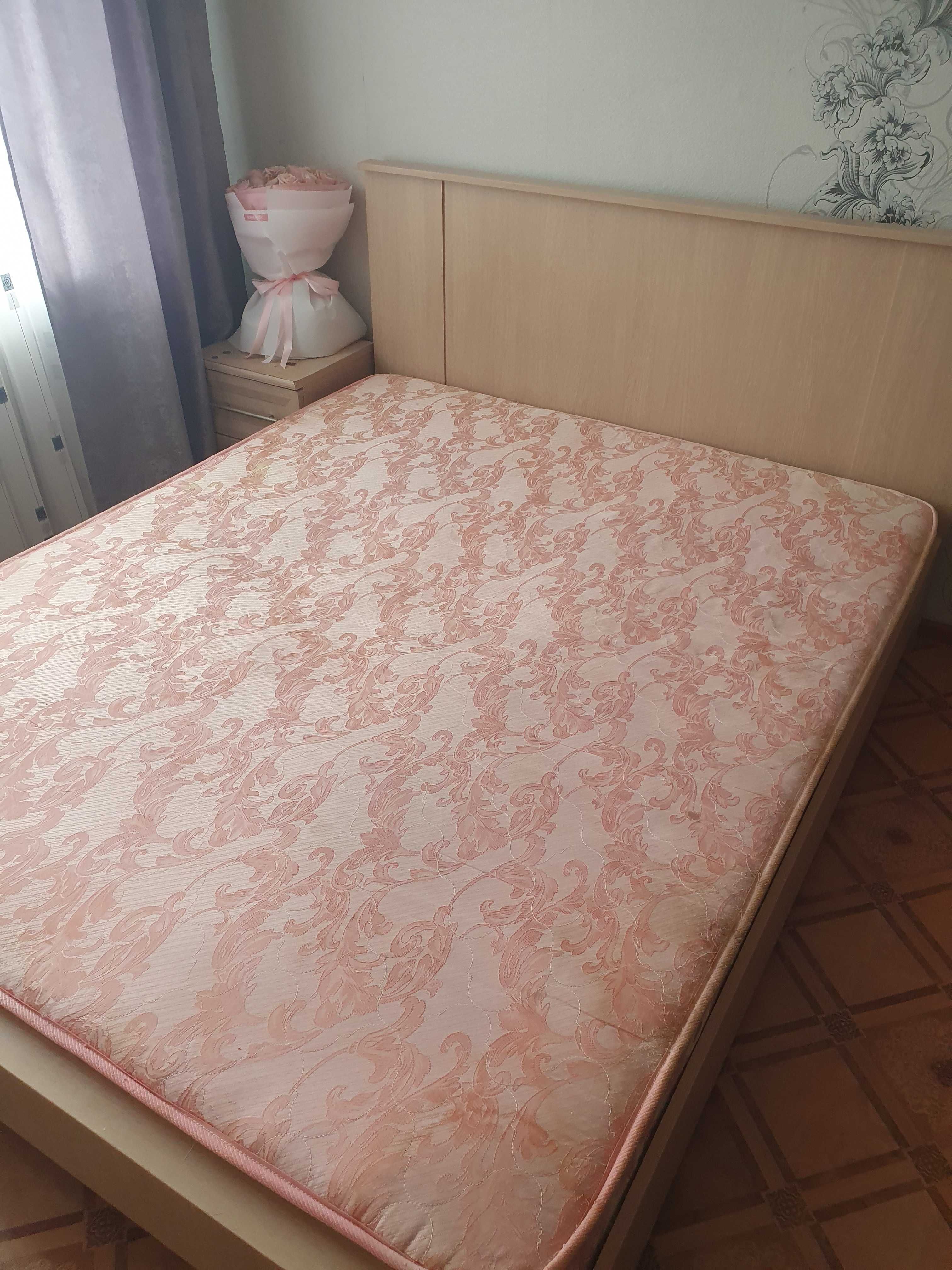 Продам кровать двуспальную