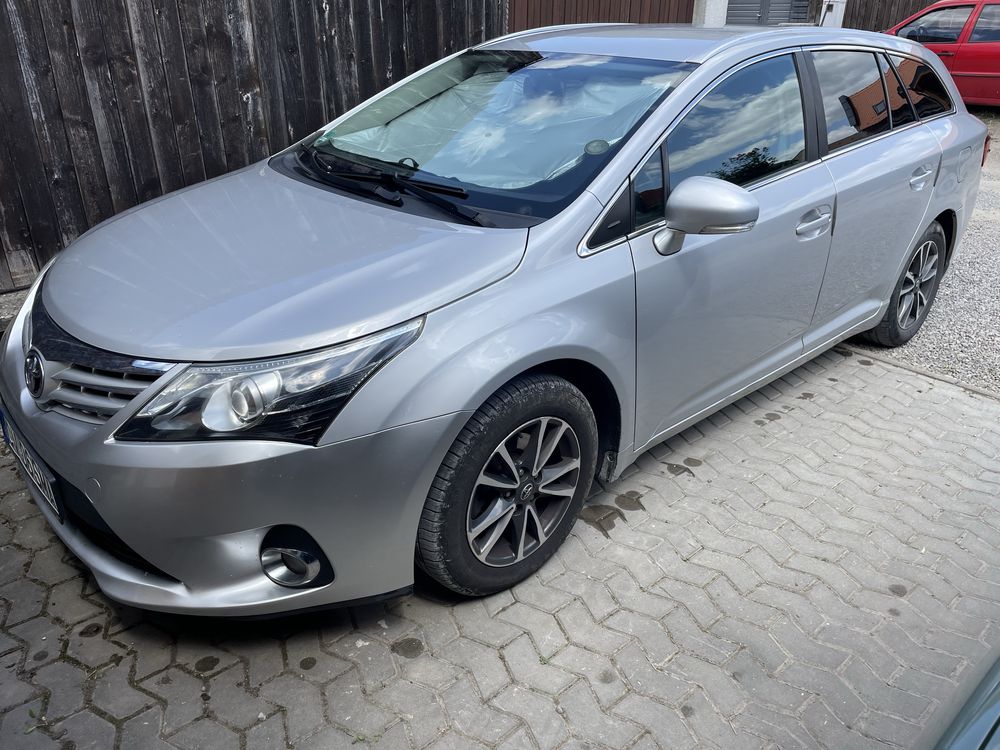Toyota avensis 2.0 2014