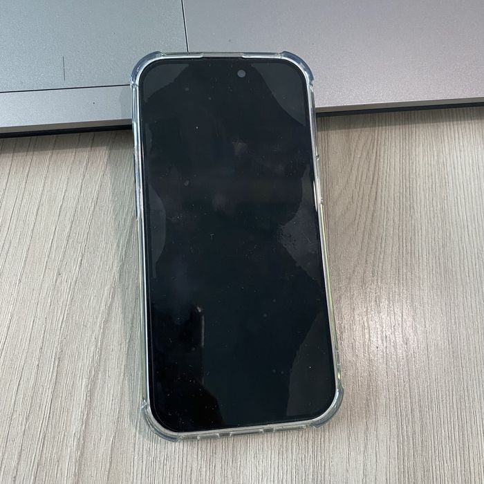 Продаю айфон 15 б/у