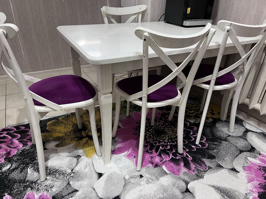 Стол деревяный и стулья