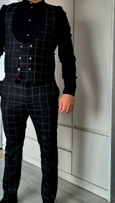 Vând costum 3 piese