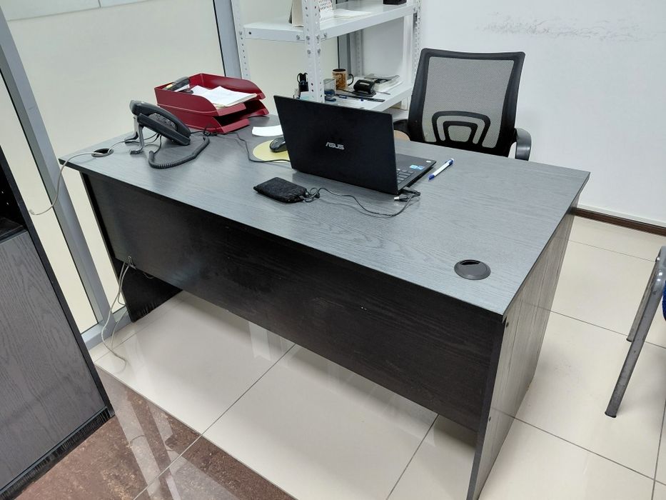 Стол/шкаф/стулья