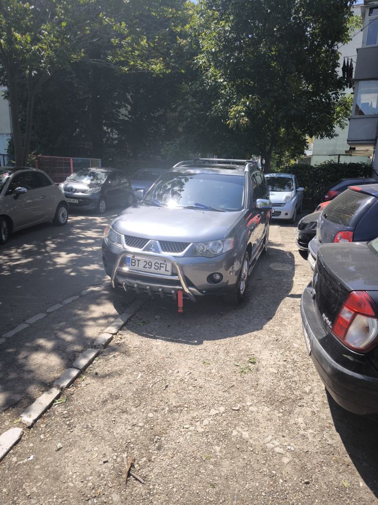 Mitsubishi 4*4 cu 7 Locuri