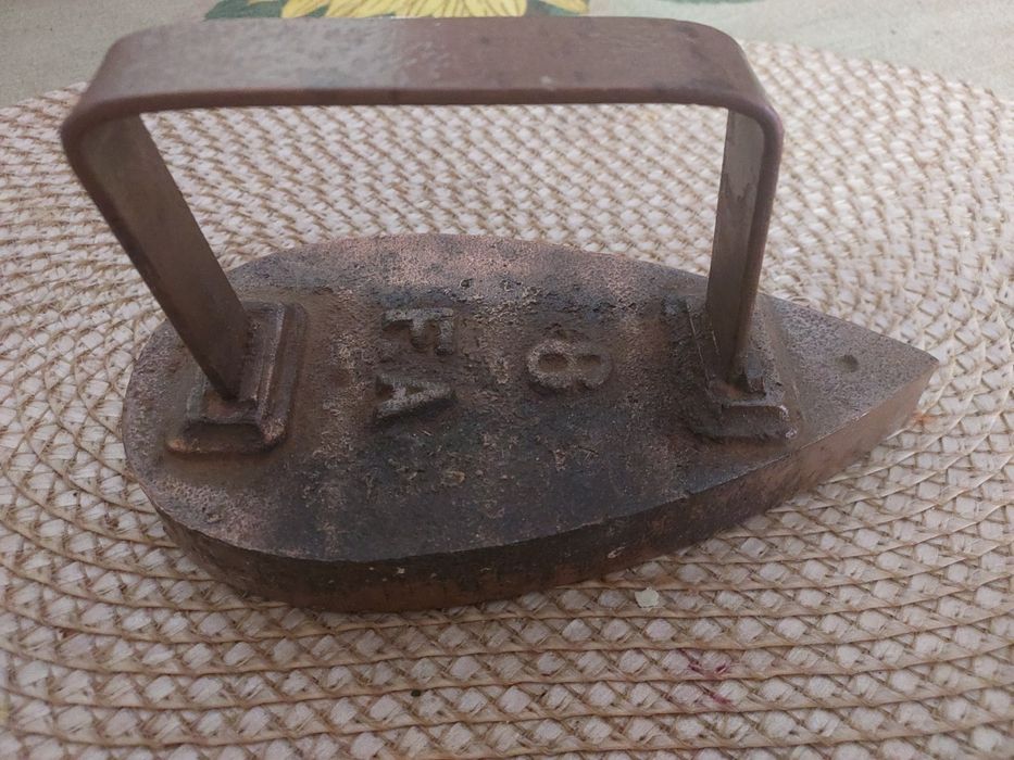 Fier de călcat antic