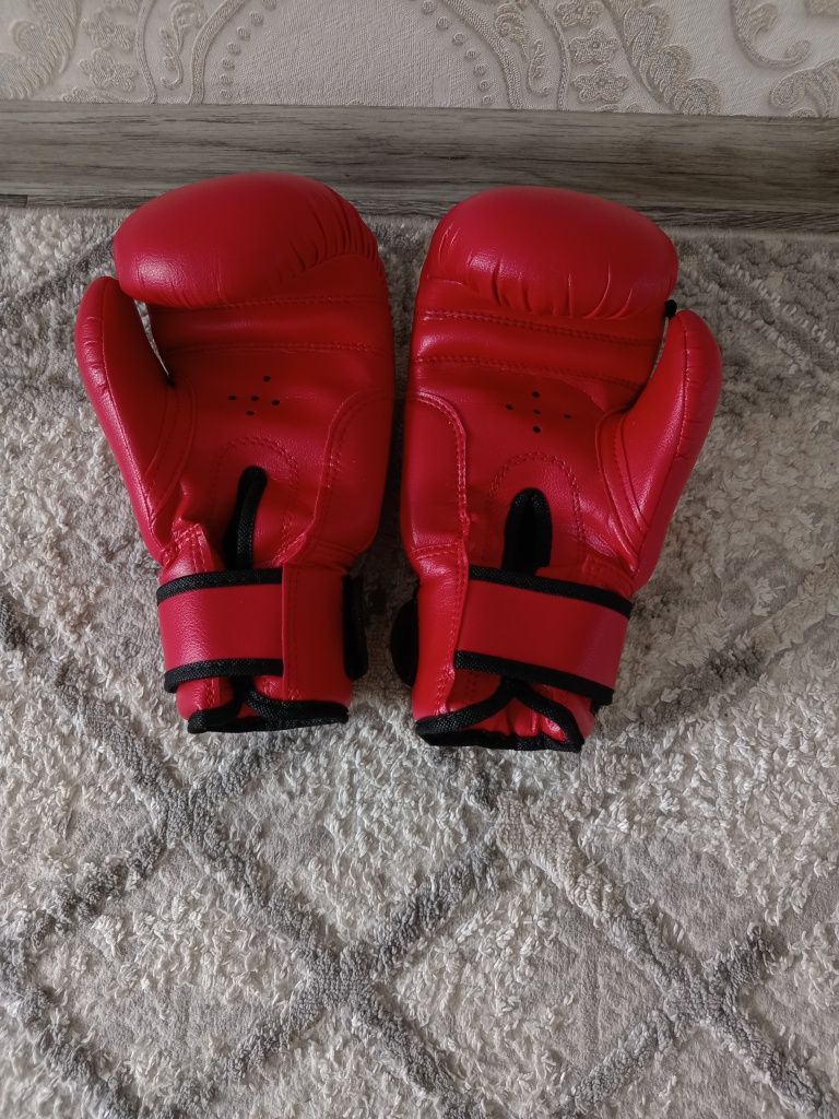 Перчатки боксерские.