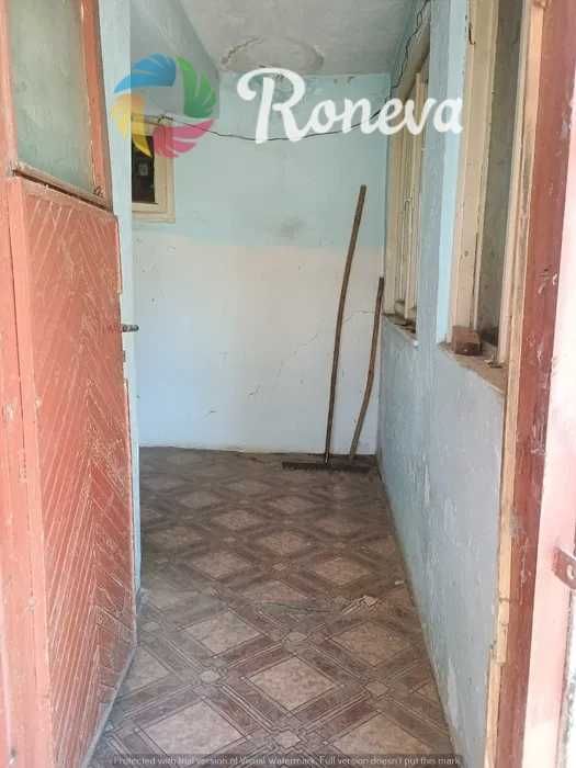 Двуетажна къща в самостоятелен двор