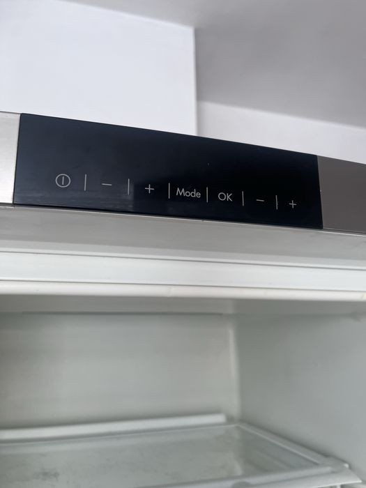 Хладилник AEG Santo OKO 186 см