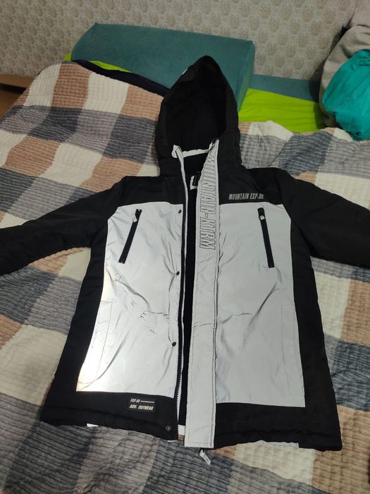 Срочно продам зимнюю куртку на подростка в отличном состоянии