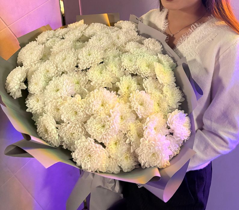 свежий букет объёмный в очень хорошем состоянии