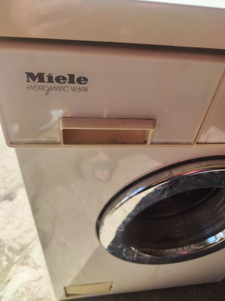 Продавам пералня Miele за части