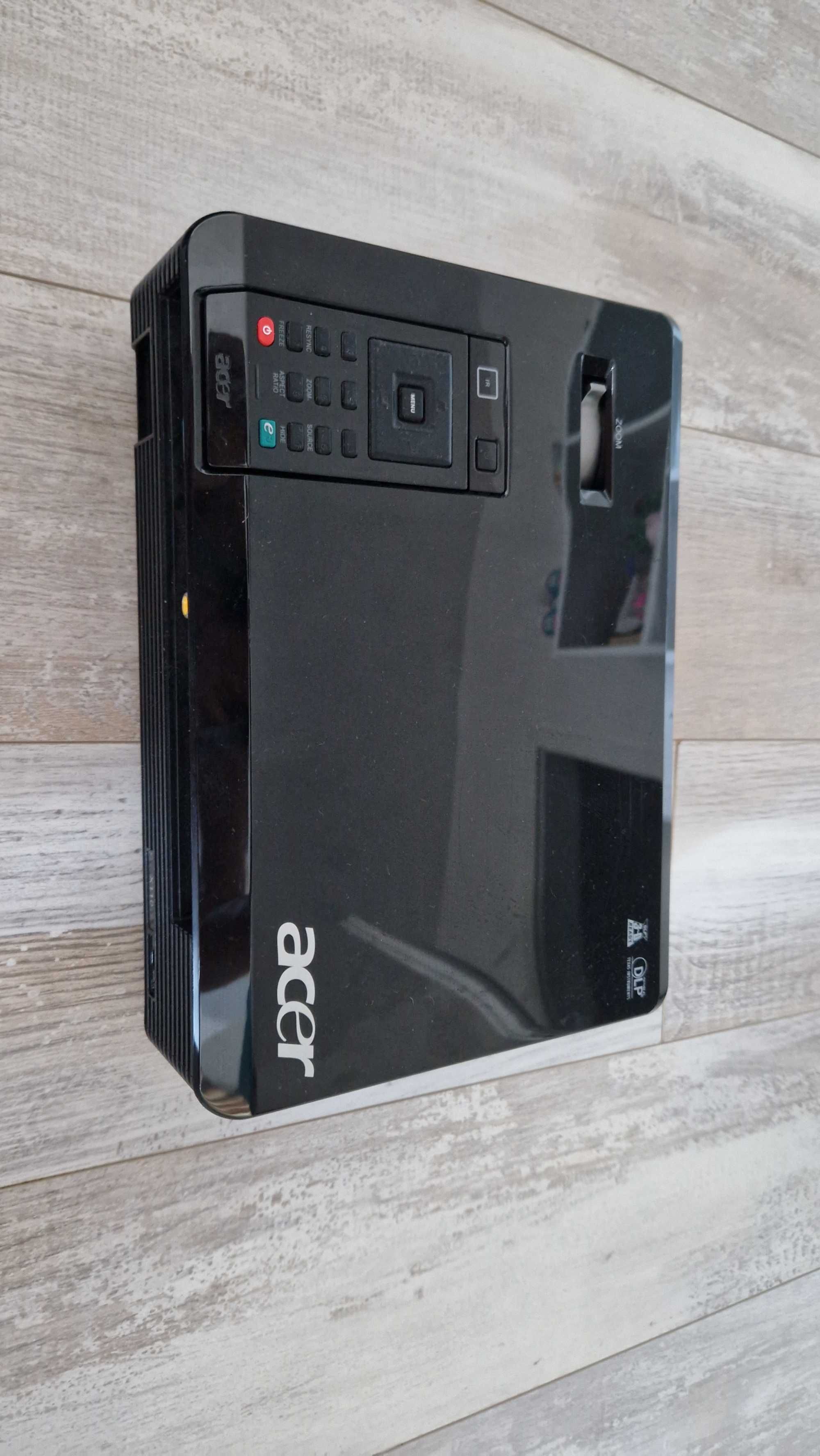 Прожектор Acer DSV0817 – отлично състояние, минимално използван