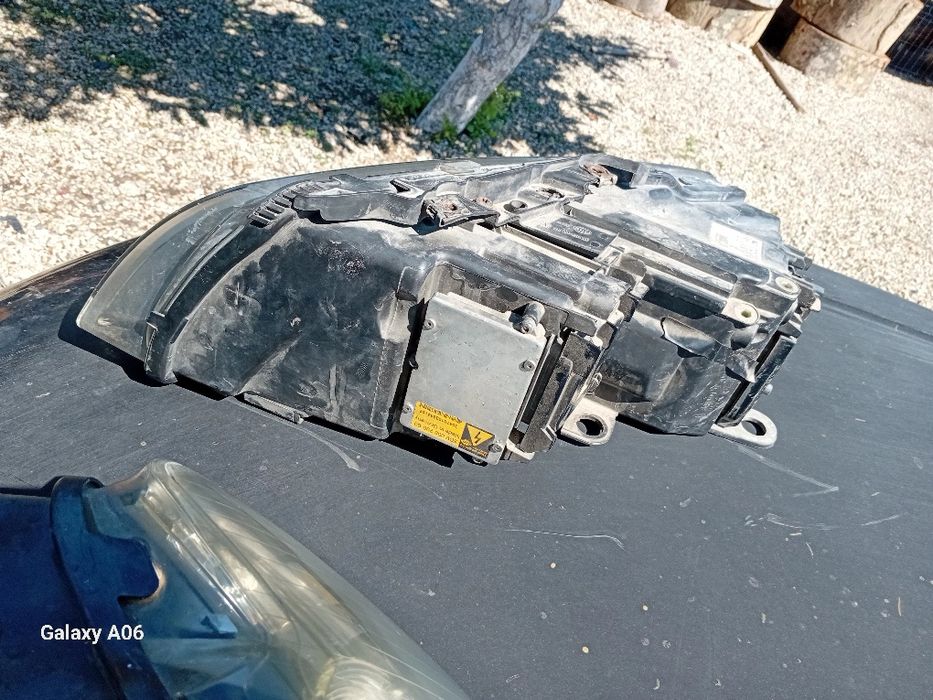 Vând far cu xenon stanga/dreapta pentru audi a8 D3 în stare perfecta
