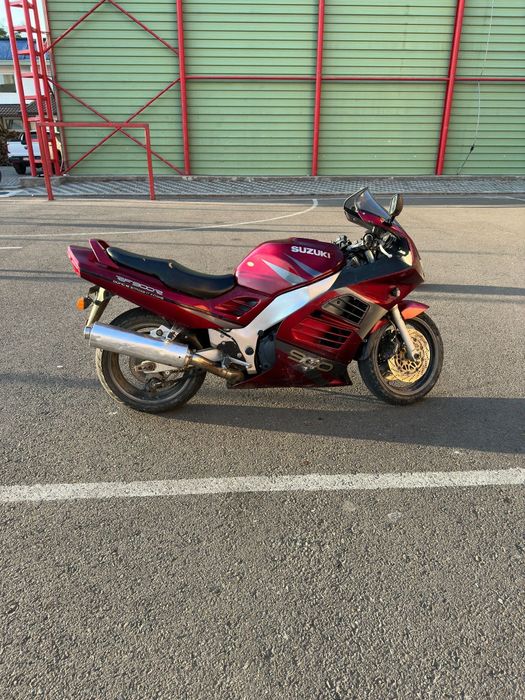 Dezmembrez Suzuki rf900r