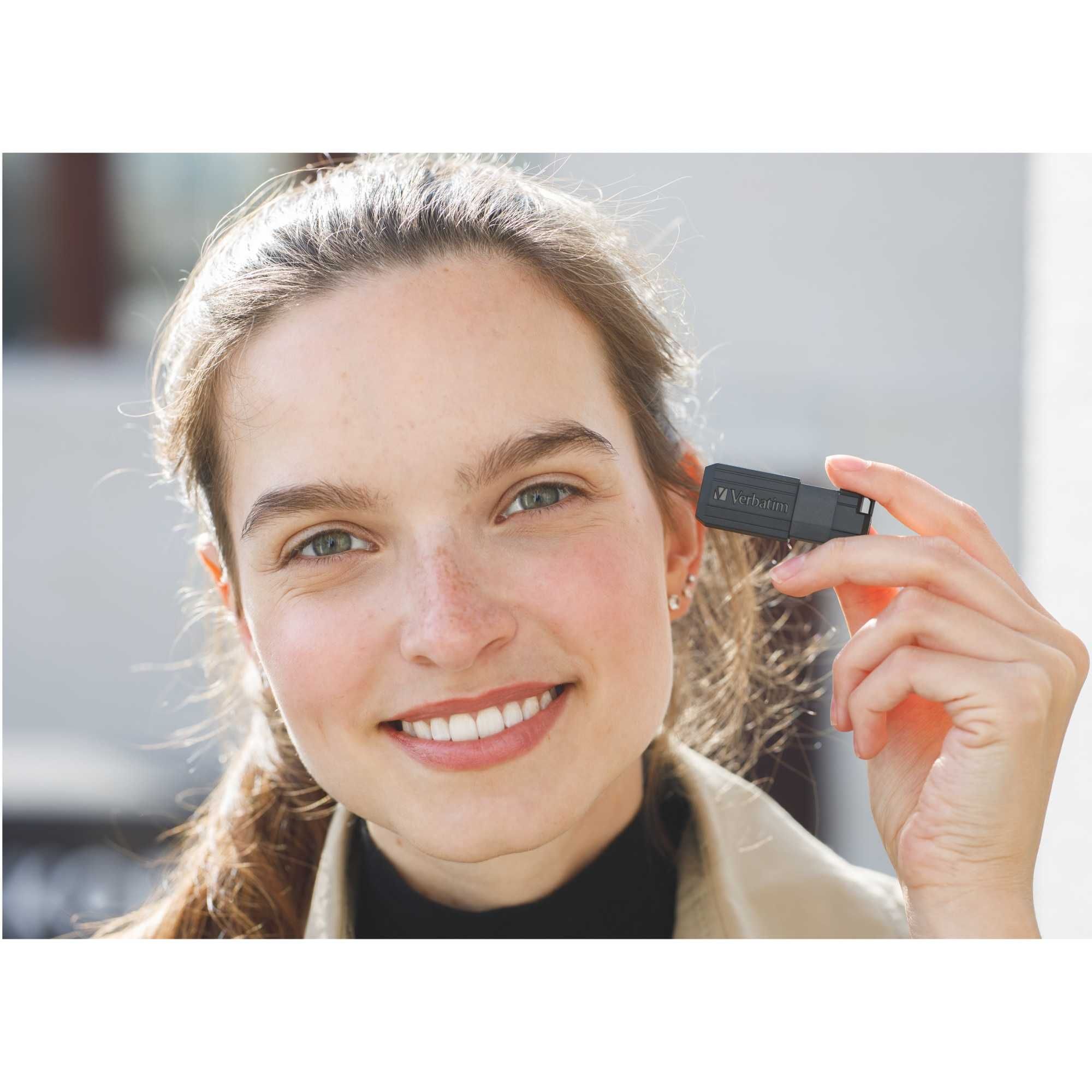USB Flash памет Verbatim Store 'n' Go PinStripe 16GB, USB 2.0, Черна