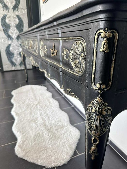 Comodă vintage elegantă în stil Louis XV – restaurată cu rafinament