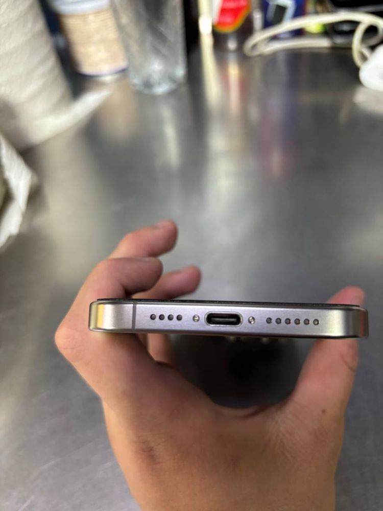 iphone 15 pro max Natural titan 256 gb с гарантия до септепмври 2026
