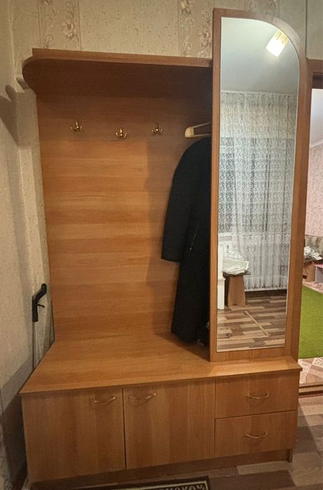 Вешалка шкаф с зеркалом