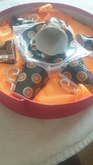 Чисто нов порцеланов сервиз за кафе